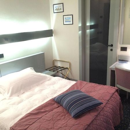 Hotel Michelangelo Biella Bagian luar foto