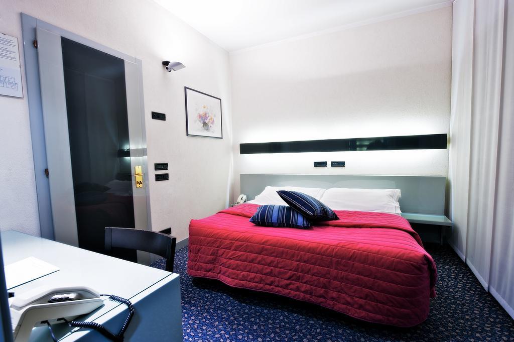 Hotel Michelangelo Biella Ruang foto