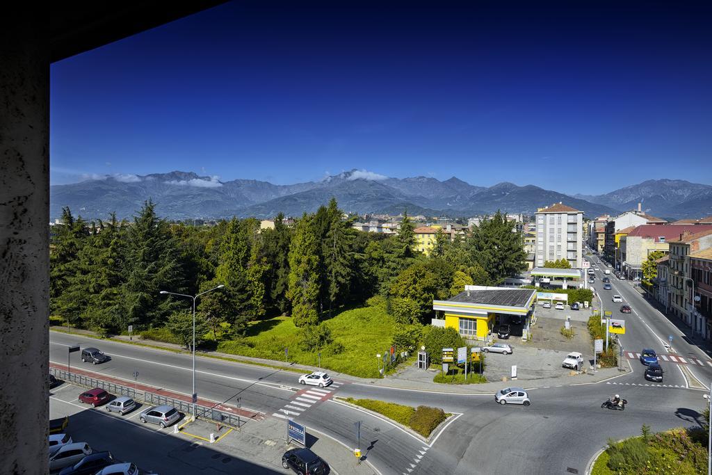 Hotel Michelangelo Biella Bagian luar foto