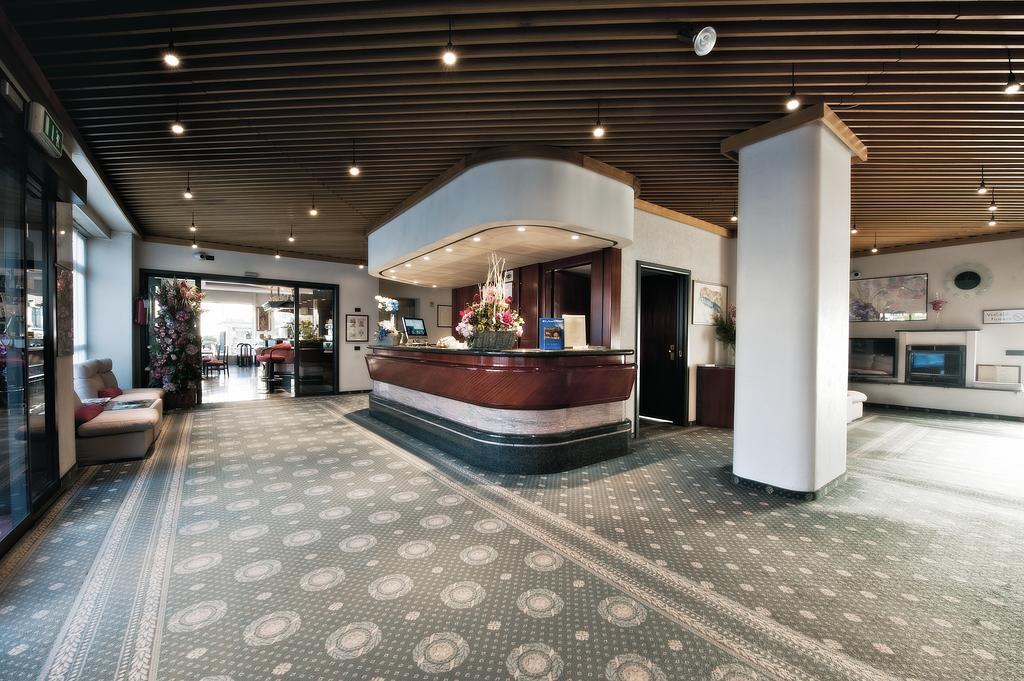 Hotel Michelangelo Biella Bagian luar foto