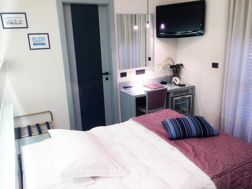Hotel Michelangelo Biella Bagian luar foto