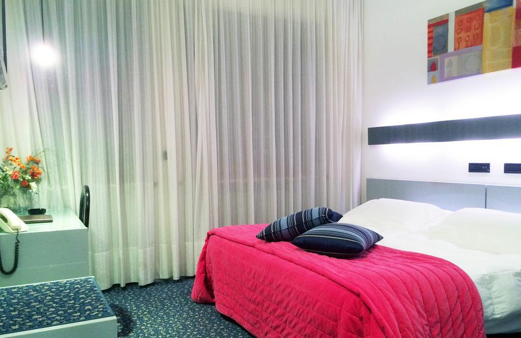 Hotel Michelangelo Biella Bagian luar foto