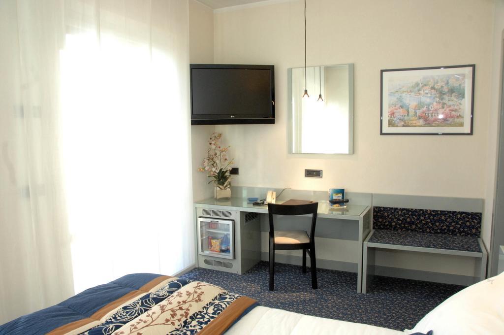 Hotel Michelangelo Biella Bagian luar foto